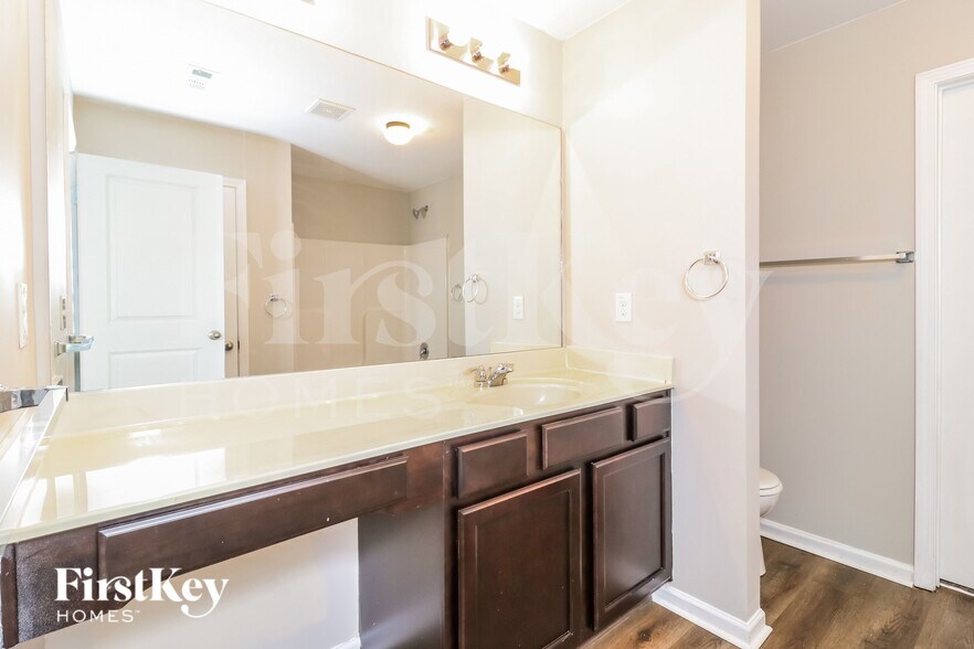 Building Photo - 659 Independence Ave