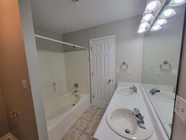 Building Photo - 117 Palmer Ct