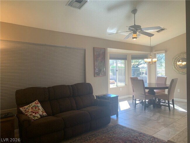 Building Photo - 2924 Crown Ridge Dr