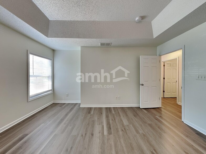 Building Photo - 1302 River Rock Dr