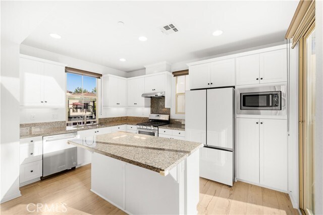 Building Photo - 202 Borrego