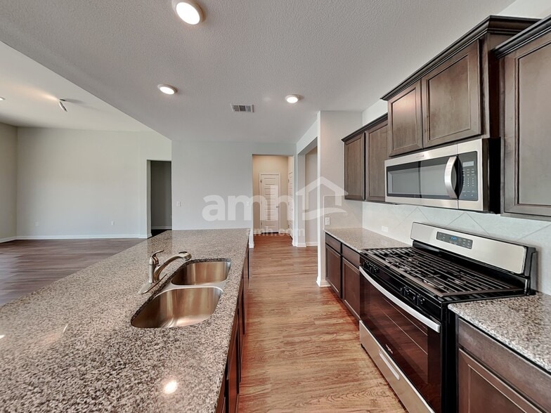 Building Photo - 5801 Kara Dr
