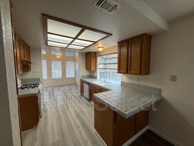 Building Photo - 8012 Parkgate Way
