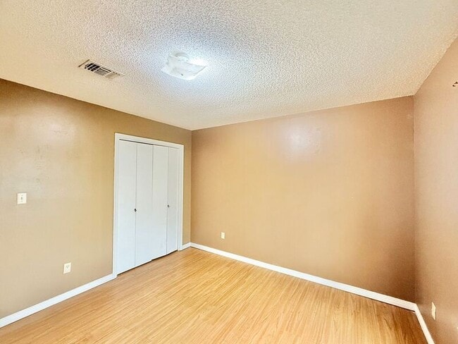 Building Photo - 6101 Lake Joanne Dr