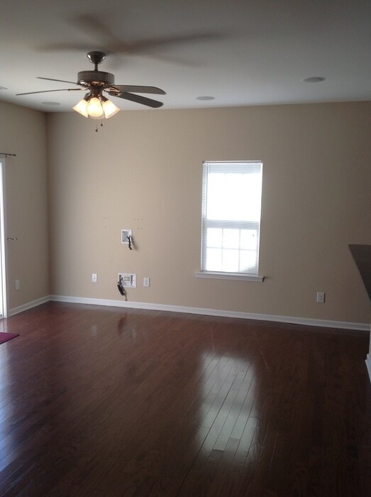 Building Photo - 933 Ileagnes Rd