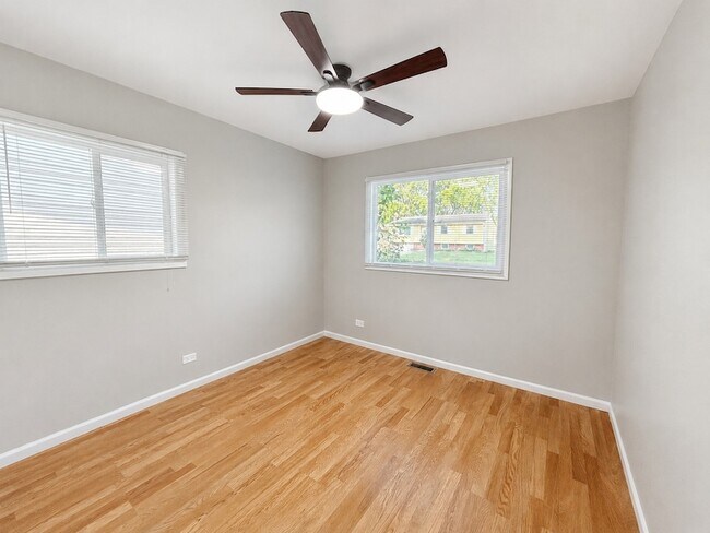 Building Photo - 6847 Hawthorne Ln