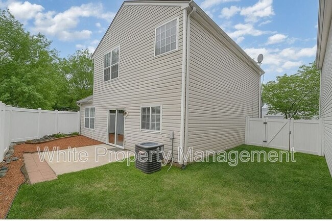 Building Photo - 9036 Meadowmont View Dr