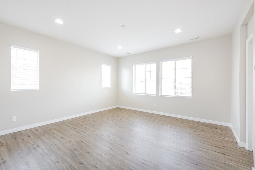 Building Photo - 14937 Melco Ave