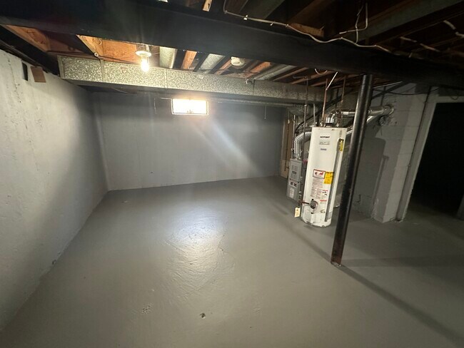 Building Photo - 24924 Lexington Ave