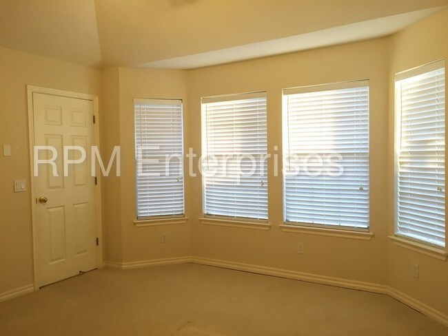 Building Photo - MOVE IN SPECIAL of $300 Off First Months Rent