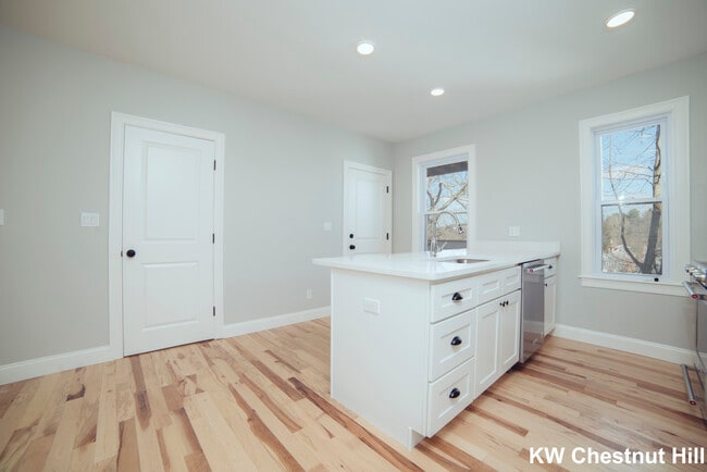 Building Photo - 10 Duffley Ct