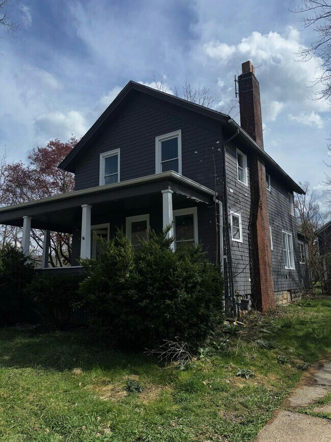 Building Photo - 320 10th St