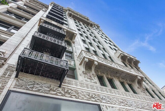 Building Photo - 416 S Spring St