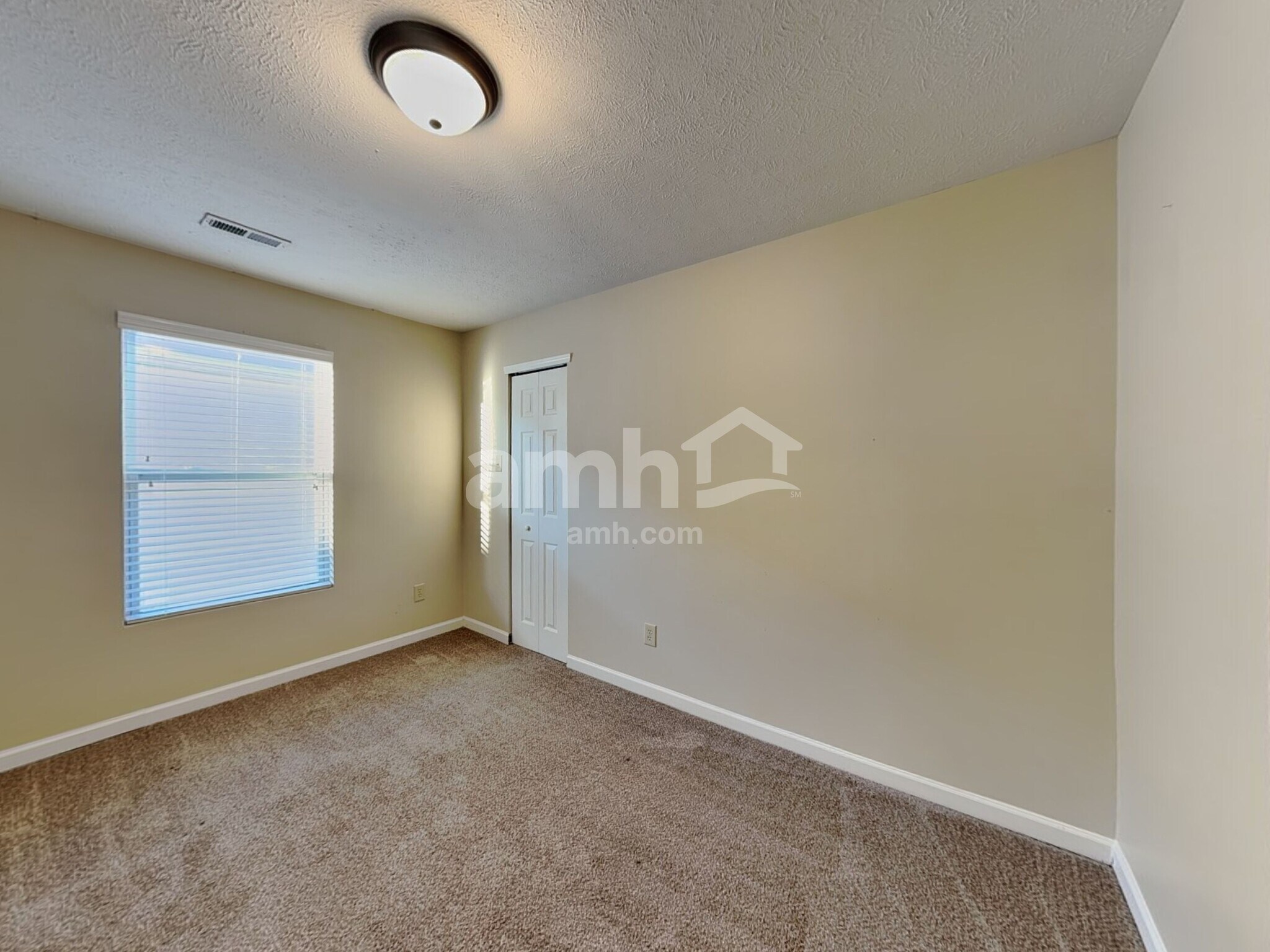 Building Photo - 926 Littleton Dr