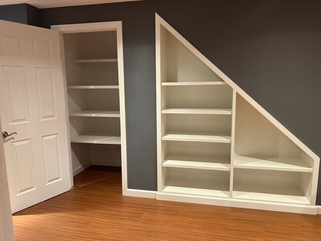 Building Photo - 34 Simsbury Landing