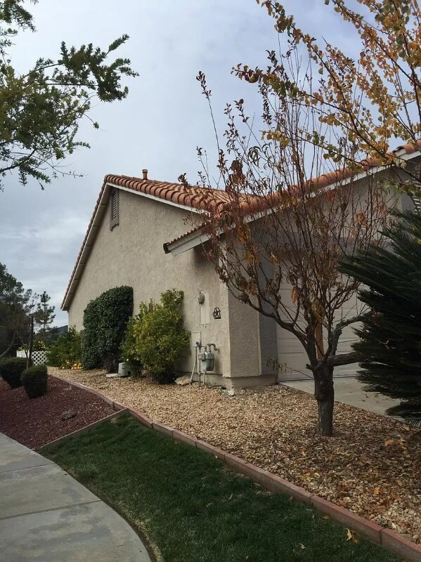 Building Photo - 10665 Cherry Hills Dr