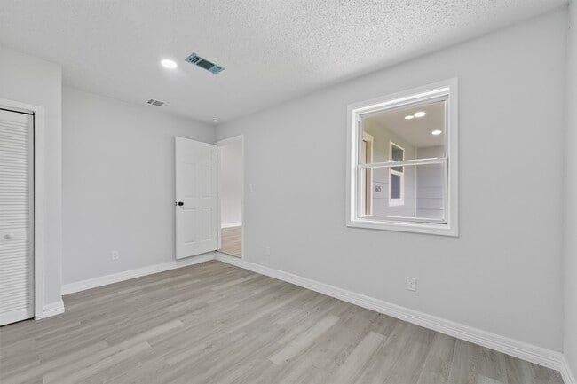 Building Photo - 1615 Hiller St