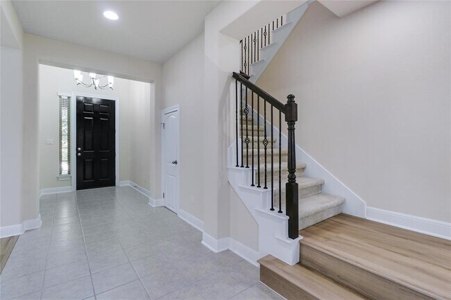 Building Photo - 3009 Silvergrass Cv