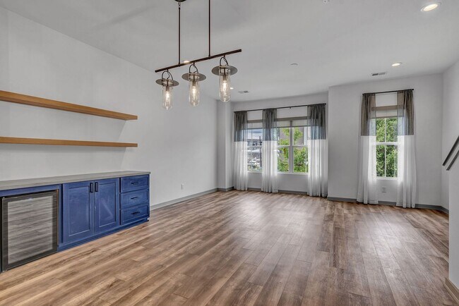 Building Photo - 4 Bed for Rent in Edison Park- The Nations!