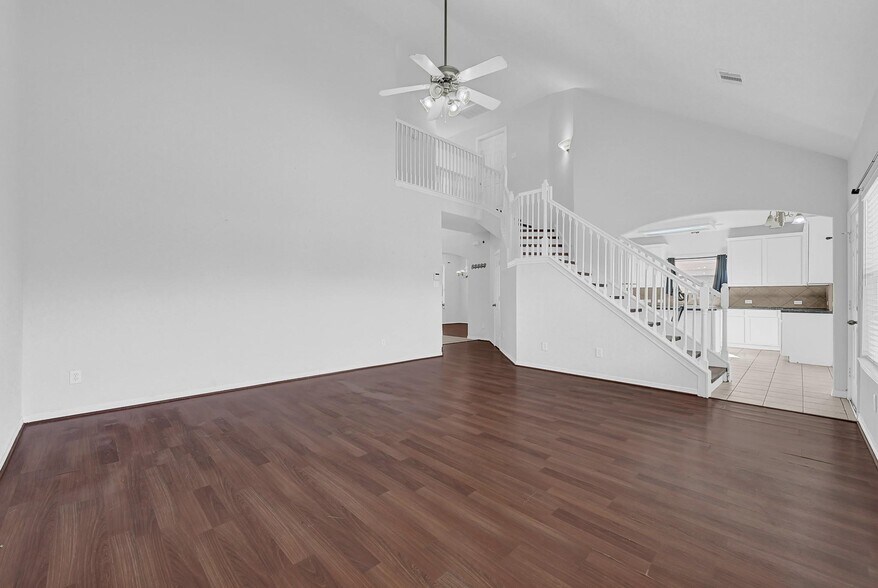 Family Room / Dining Room - 811 Belvedere Dr