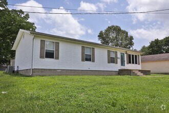 Building Photo - Desirable 4 Bed, 2 Bath House in Martin, TN!