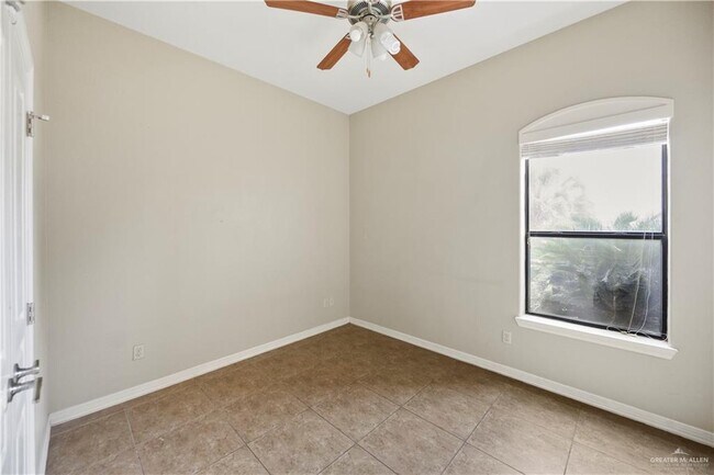 Building Photo - 2715 Mimosa St