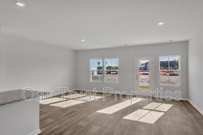 Building Photo - 726 Ridgley Dr