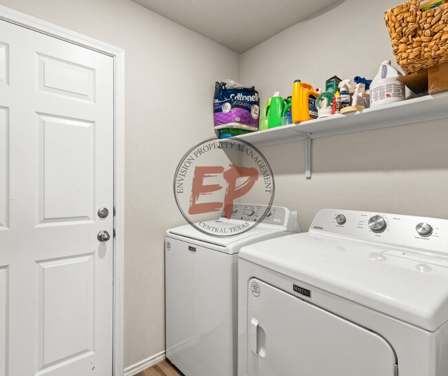 Building Photo - 7209 Llano Dr