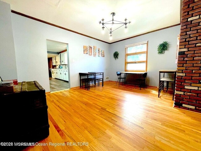 Building Photo - 137 Oakland St