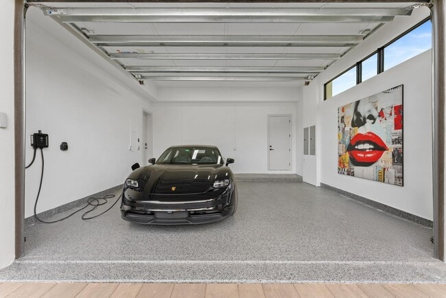 Building Photo - 220 S Swinton Ave