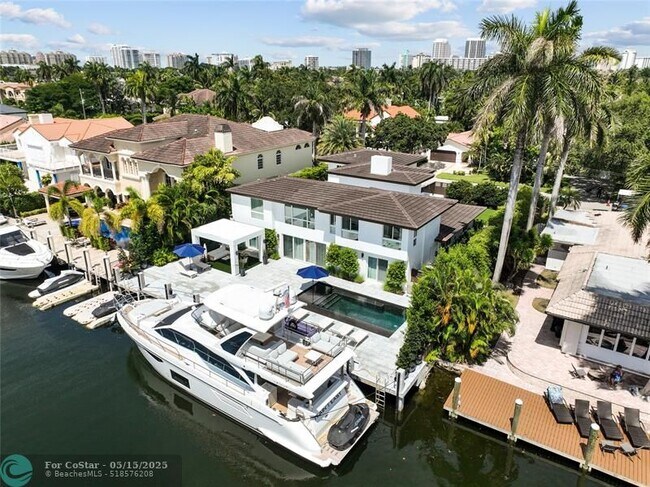 Building Photo - 325 Seven Isles Dr