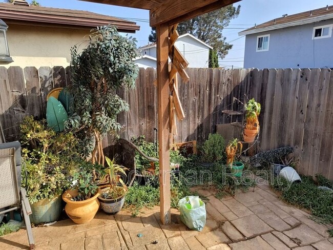 Building Photo - 781 Cypress Ave