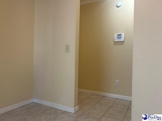 Building Photo - 462 Bellingham Ct