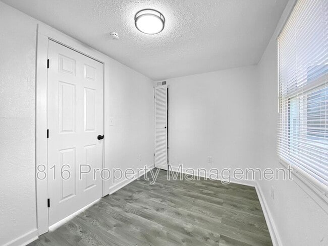 Building Photo - 4802 Locust Ave