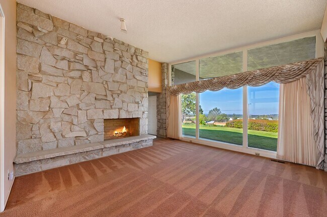 Building Photo - 1000 Grass Valley Hwy
