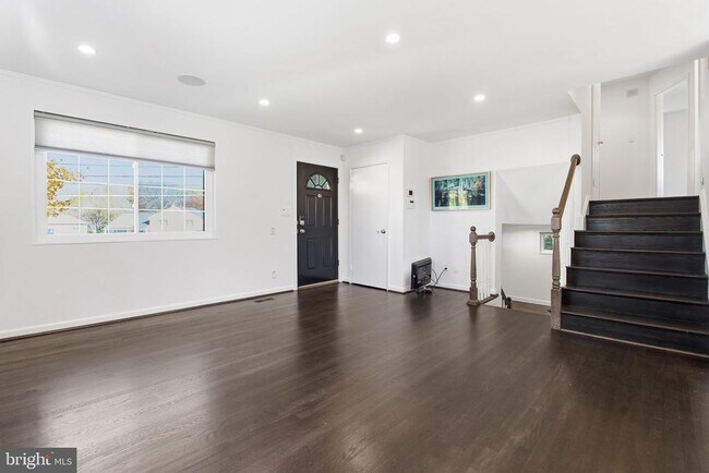 Building Photo - 3700 Emily St