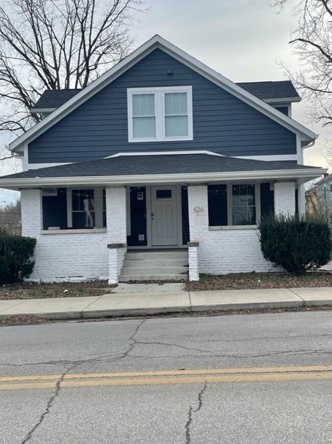 Primary Photo - 426 E 10th St