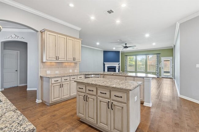 Building Photo - 2508 Hilltop Divide Ln