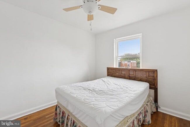 Building Photo - 128 33rd St NE