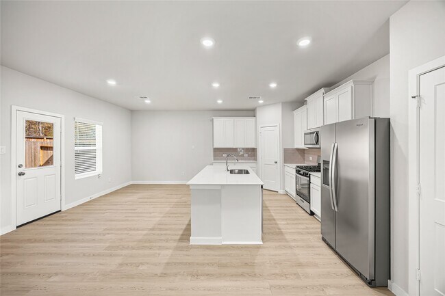 Building Photo - 7910 Alset Dr