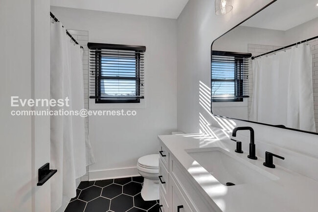 Building Photo - 3 Bed/3 Bath Home with Garage / Pet-Friendly / Available Now!