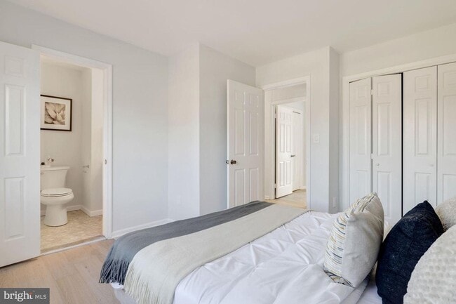 Building Photo - Gorgeous 2 Bedroom 2.5 Bath in Chevy Chase