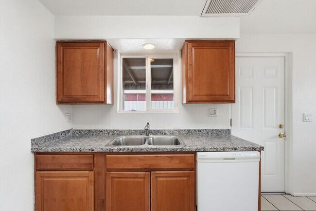 Building Photo - Bright 3-Bed Tucson Rental Home with Expansive Fenced Backyard Near U of A