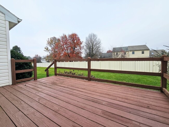 Building Photo - 88 Robinhill Dr