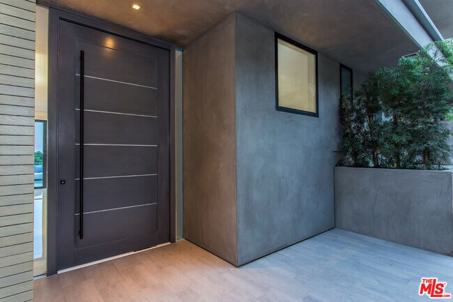 Building Photo - 1413 Queens Rd