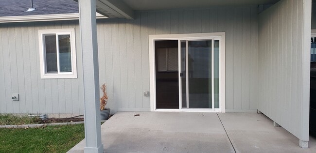 Building Photo - 1404 E 6th St