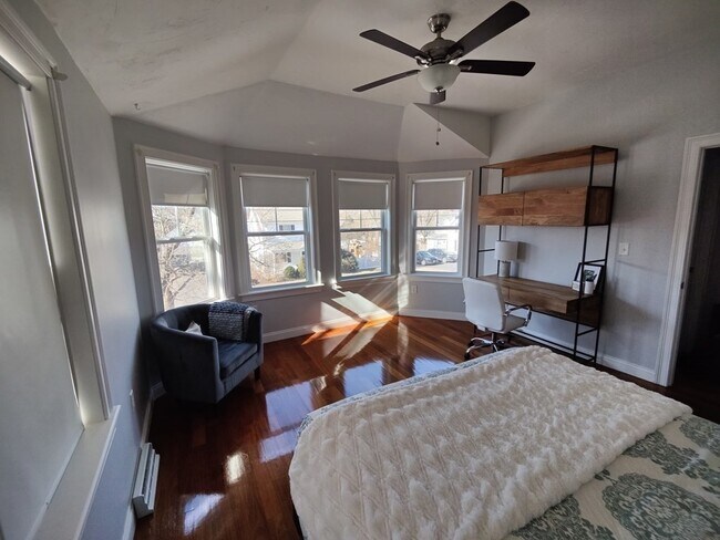 Building Photo - 36 Monroe St