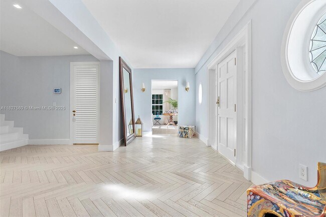 Building Photo - 607 Melaleuca Ln