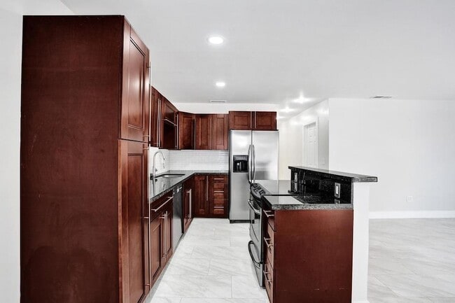 Building Photo - 800 SW 12th Ct