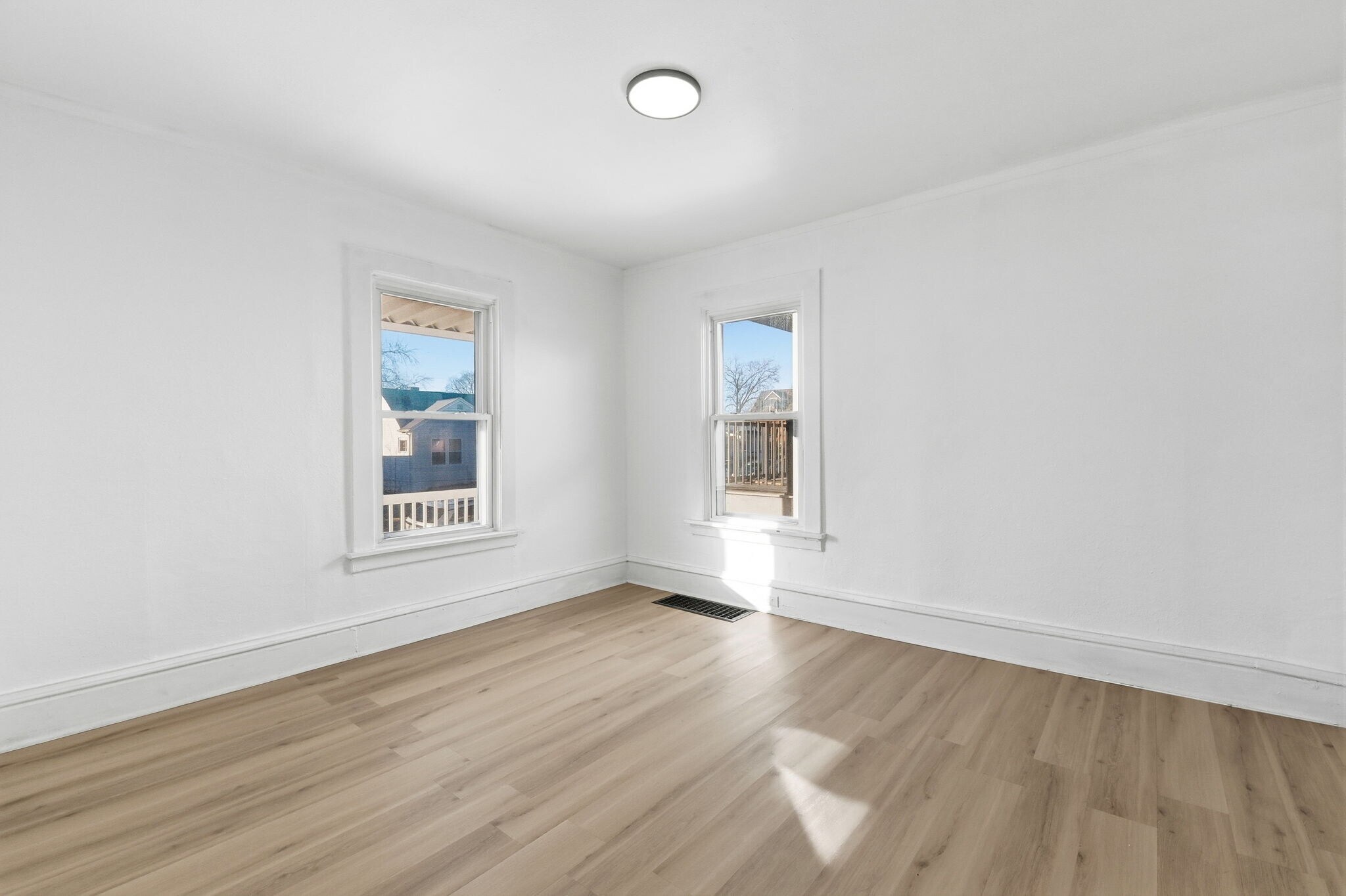 Building Photo - 6531 Plymouth Ave